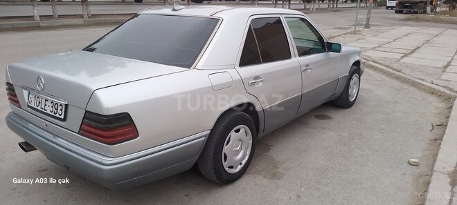 Mercedes E 220 1994, 600,000 km - 2.2 л - Sumqayıt