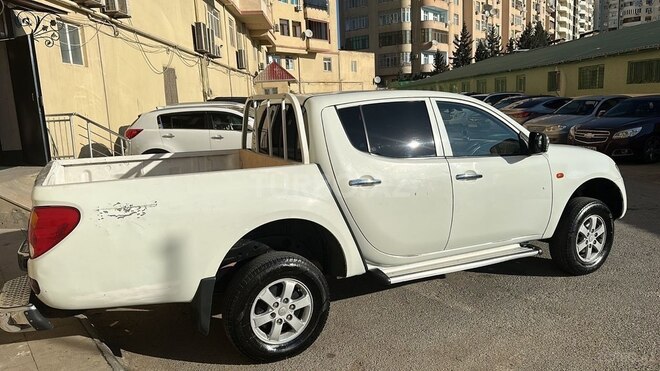 Mitsubishi L200 2012, 511,000 km - 2.5 l - Bakı