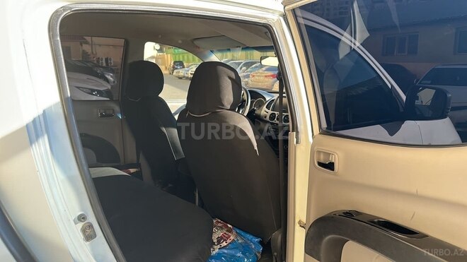 Mitsubishi L200 2012, 511,000 km - 2.5 l - Bakı