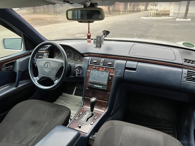 Mercedes E 230 1996, 334,500 km - 2.3 l - Sumqayıt