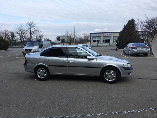 Opel Vectra 1998, 347,000 km - 2.0 l - Qazax