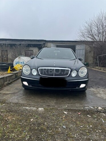 Mercedes E 320 2002, 312,000 km - 3.2 l - Quba