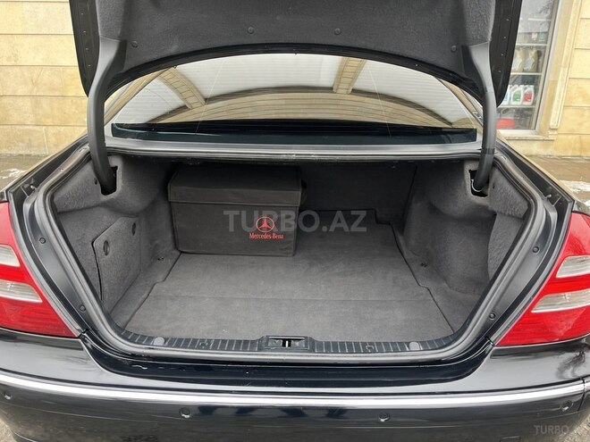 Mercedes E 320 2002, 312,000 km - 3.2 l - Quba