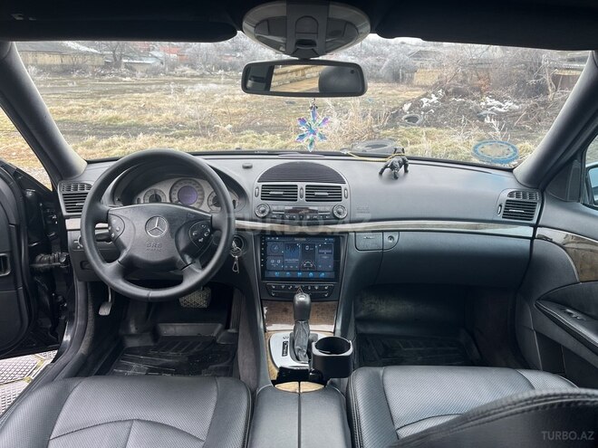 Mercedes E 320 2002, 312,000 km - 3.2 l - Quba