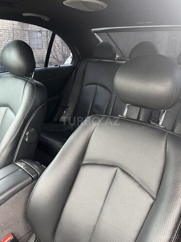 Mercedes E 320 2002, 312,000 km - 3.2 l - Quba