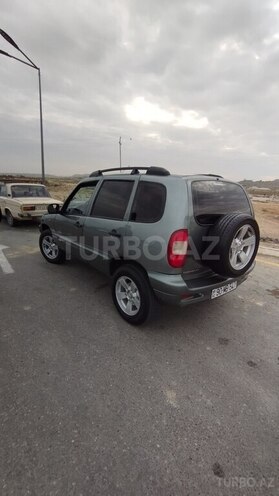 Chevrolet Niva 2005, 98,000 km - 1.7 l - Saatlı