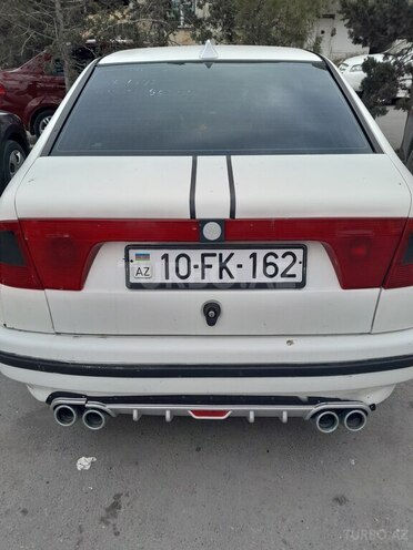 Volkswagen Polo 1995, 240,000 km - 1.6 л - Bakı