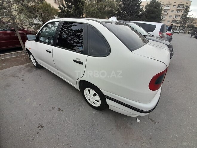 Volkswagen Polo 1995, 240,000 km - 1.6 л - Bakı