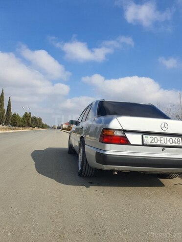 Mercedes E 200 1990, 245,890 km - 2.0 l - Gəncə