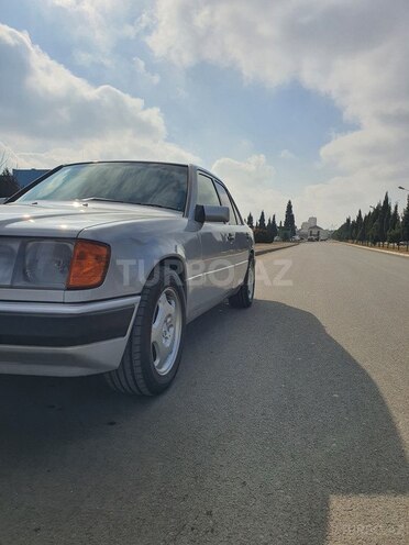 Mercedes E 200 1990, 245,890 km - 2.0 l - Gəncə