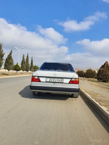 Mercedes E 200 1990, 245,890 km - 2.0 l - Gəncə