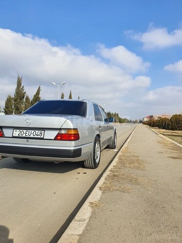 Mercedes E 200 1990, 245,890 km - 2.0 l - Gəncə