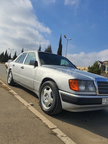Mercedes E 200 1990, 245,890 km - 2.0 l - Gəncə