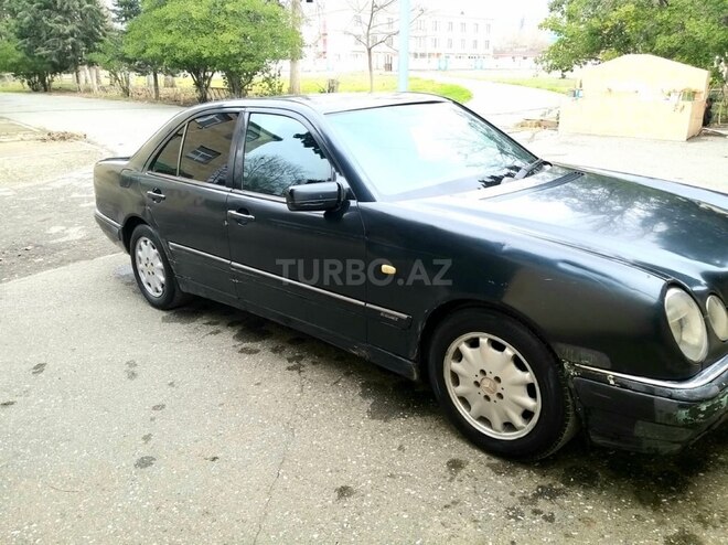 Mercedes E 220 1999, 420,000 km - 2.2 l - Yevlax