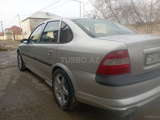 Opel Vectra 1998, 321,000 km - 1.8 l - Quba