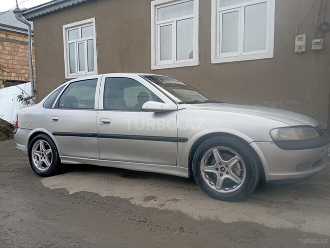 Opel Vectra 1998, 321,000 km - 1.8 l - Quba