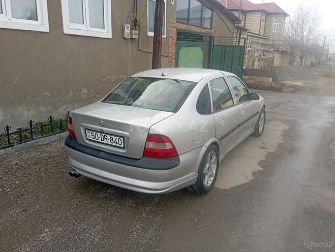 Opel Vectra 1998, 321,000 km - 1.8 l - Quba