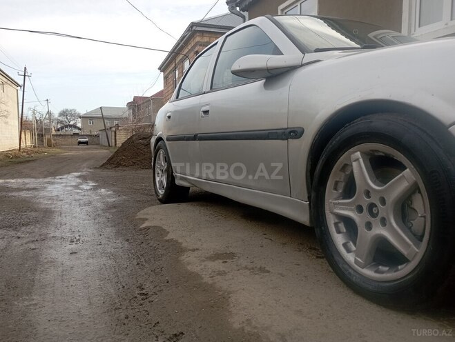 Opel Vectra 1998, 321,000 km - 1.8 l - Quba