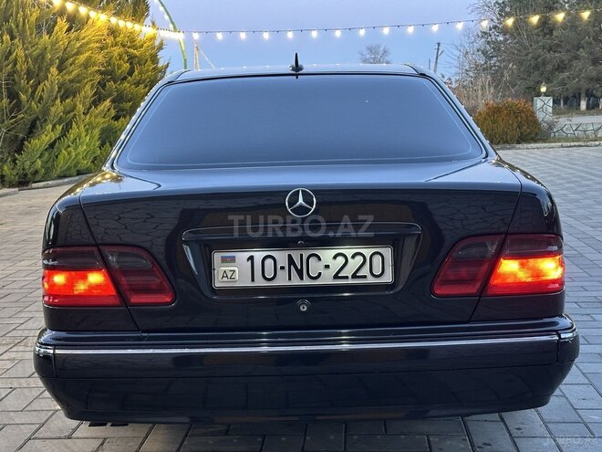 Mercedes E 220 2000, 350,000 km - 2.2 l - Saatlı