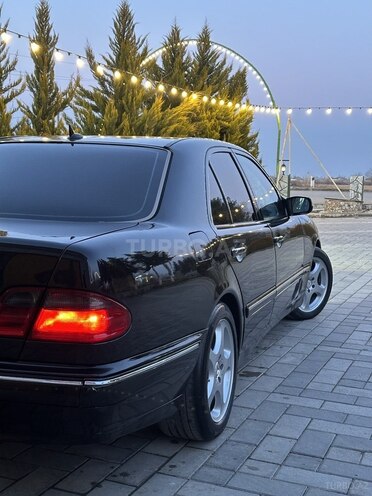 Mercedes E 220 2000, 350,000 km - 2.2 l - Saatlı