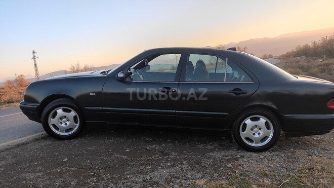 Mercedes E 220 1997, 93,333 km - 2.2 l - Babək