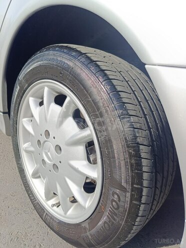 Mercedes E 240 2000, 342,000 km - 2.4 l - Zaqatala