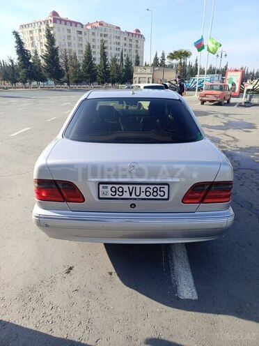 Mercedes E 240 2000, 342,000 km - 2.4 l - Zaqatala