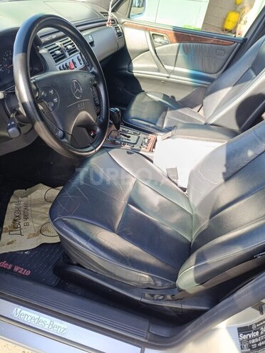 Mercedes E 240 2000, 342,000 km - 2.4 l - Zaqatala