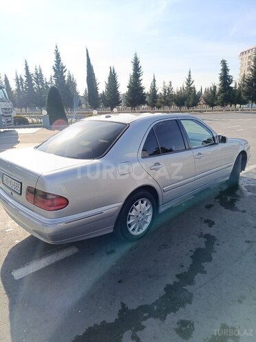 Mercedes E 240 2000, 342,000 km - 2.4 l - Zaqatala