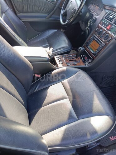 Mercedes E 240 2000, 342,000 km - 2.4 l - Zaqatala