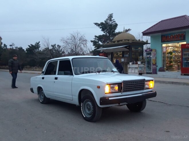 LADA (VAZ) 2107 2002, 85,000 km - 1.6 л - Yevlax