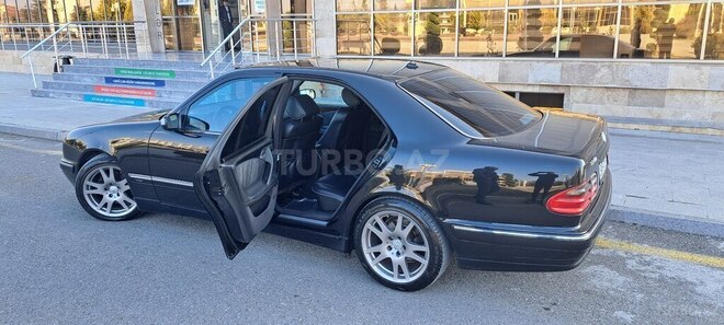 Mercedes E 240 2001, 300,000 km - 2.4 l - Ucar
