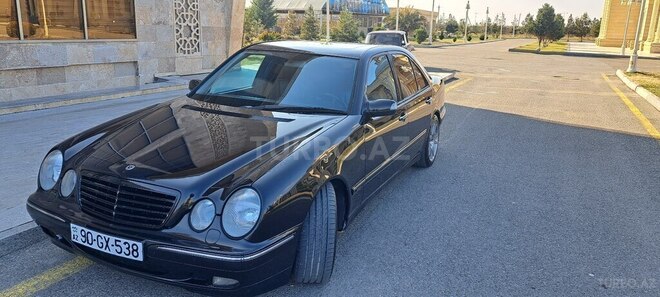 Mercedes E 240 2001, 300,000 km - 2.4 l - Ucar