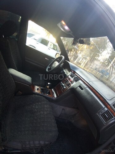 Mercedes E 220 1999, 420,000 km - 2.2 l - Yevlax