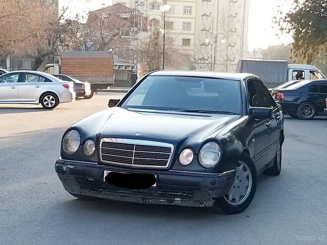 Mercedes E 220 1999, 420,000 km - 2.2 l - Yevlax