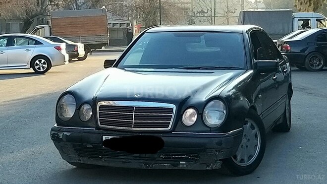 Mercedes E 220 1999, 420,000 km - 2.2 l - Yevlax