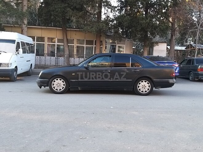 Mercedes E 220 1999, 420,000 km - 2.2 l - Yevlax