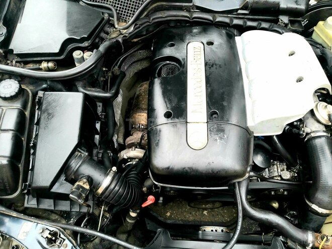 Mercedes E 220 1999, 420,000 km - 2.2 l - Yevlax