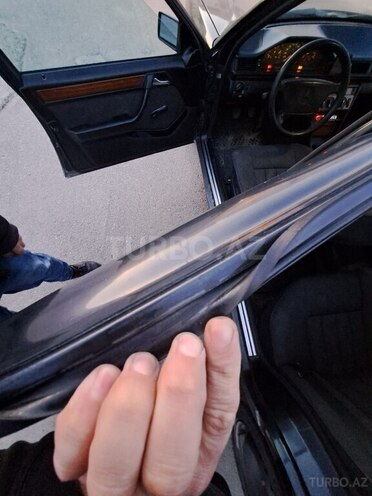 Mercedes E 200 1993, 352,524 km - 2.0 л - Bakı
