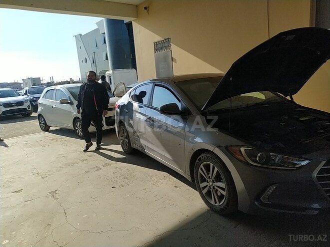 Hyundai Elantra 2018, 100,000 km - 2.0 l - Bakı