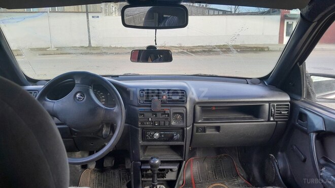 Opel Vectra 1992, 233,940 km - 1.6 l - Quba