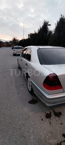 Mercedes C 200 1998, 260,000 km - 2.0 л - Qusar