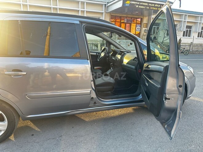 Opel Zafira 2005, 327,385 km - 2.2 l - Zaqatala