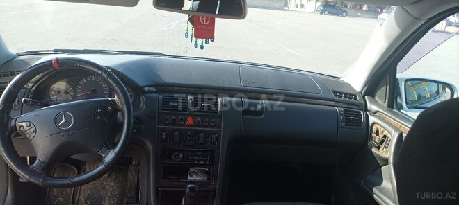 Mercedes E 220 2000, 307,849 km - 2.2 l - Bərdə