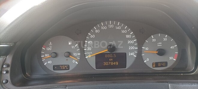 Mercedes E 220 2000, 307,849 km - 2.2 l - Bərdə