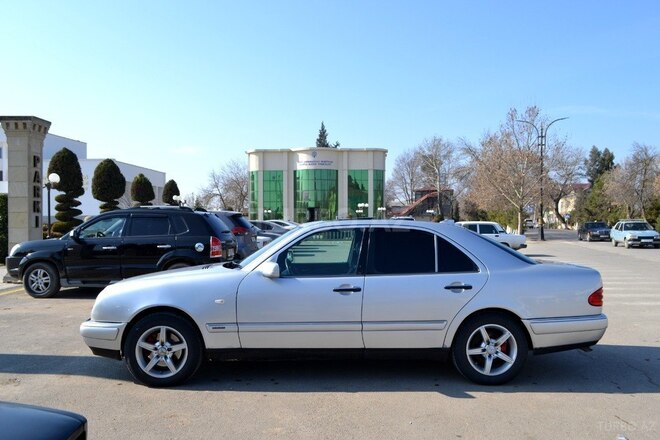 Mercedes E 320 1996, 450,000 km - 3.2 l - Saatlı