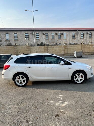 Opel Astra 2011, 243,000 km - 1.4 l - Bakı