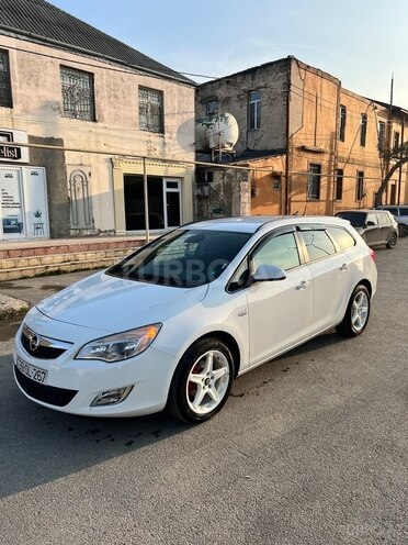 Opel Astra 2011, 243,000 km - 1.4 l - Bakı