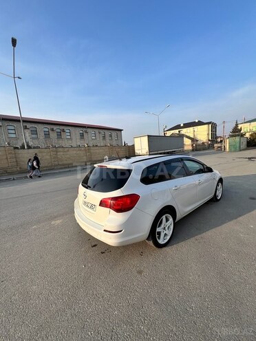 Opel Astra 2011, 243,000 km - 1.4 l - Bakı