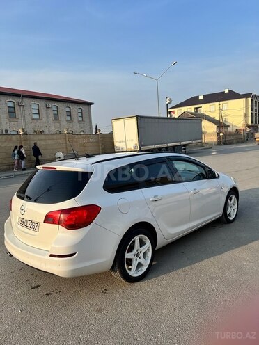 Opel Astra 2011, 243,000 km - 1.4 l - Bakı